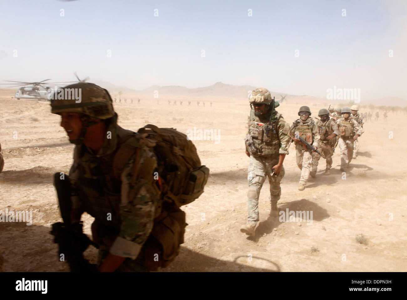 U.S. Marines with Golf Company, 2nd Battalion, 8th Marines (2/8), Afghan Territorial Force 444 (ATF-444) and British soldiers walk towards a CH-53E Super Stallion assigned to Marine Heavy Helicopter Squadron 462 (HMH-462), at Qal'ah-ye Badam, Helmand prov Stock Photo