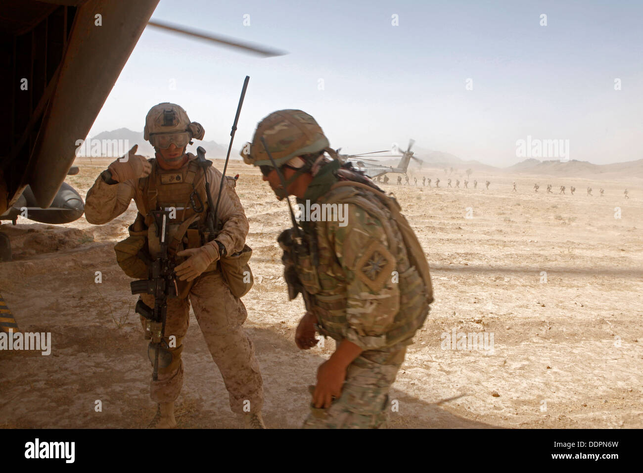 U.S. Marines with Golf Company, 2nd Battalion, 8th Marines (2/8), Afghan Territorial Force 444 (ATF-444) and British soldiers walk towards a CH-53E Super Stallion assigned to Marine Heavy Helicopter Squadron 462 (HMH-462), at Qal'ah-ye Badam, Helmand prov Stock Photo