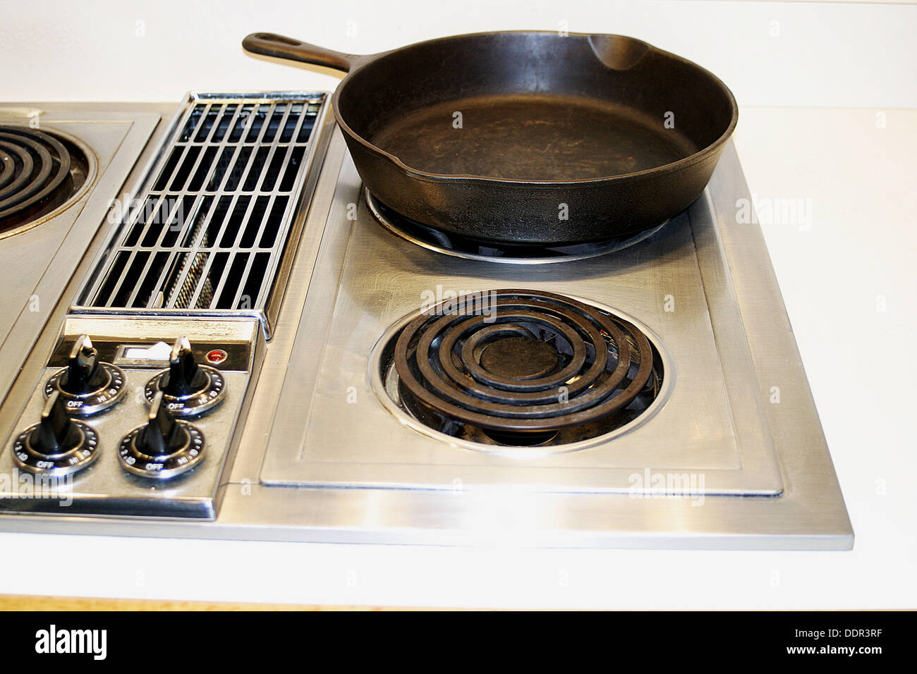 Electric stovetop hi-res stock photography and images - Alamy