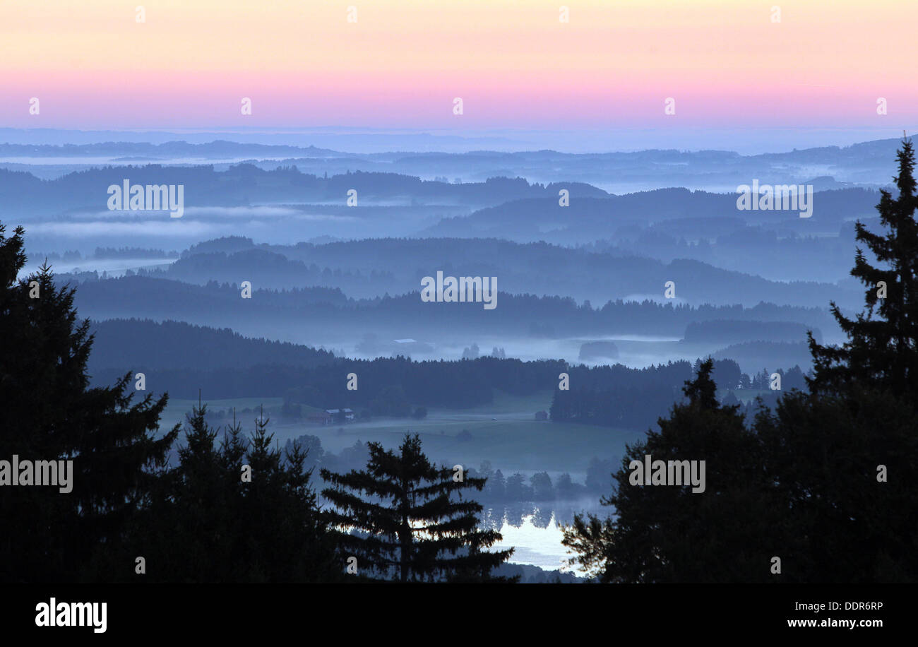 Bernbeuren, Germany. 06th Sep, 2013. Early morning fog is visible in the valleys of the prealpine lands near Bernbeuren, Germany, 06 September 2013. Photo: KARL-JOSEF HILDENBRAND/dpa/Alamy Live News Stock Photo