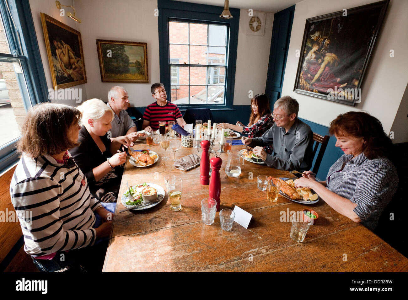 A group of people eating a pub lunch, The Punter Pub Inn, South St, Oxford, Oxfordshire UK Stock Photo