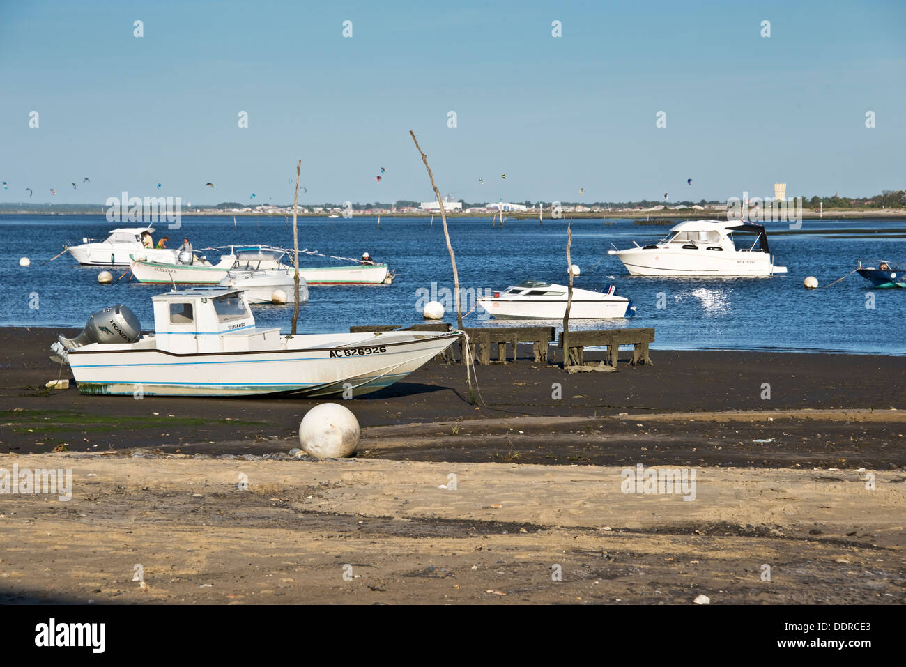 Boats in le Bassin d'Arcachon, low tide - Gironde, France Stock Photo