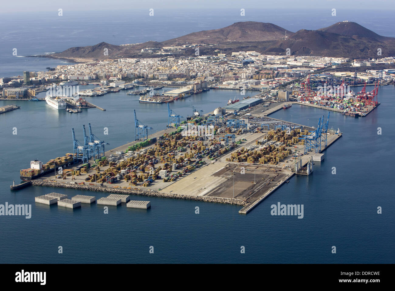 Puerto de la Luz harbour, Las Palmas de Gran Canaria, Gran Canaria, Canary  Islands, Spain Stock Photo - Alamy