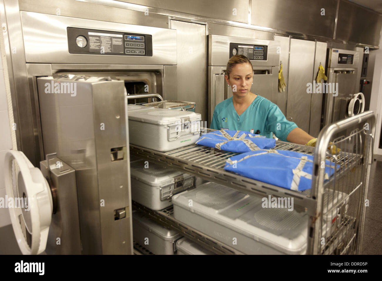 Autoclave hospital hi-res stock photography and images - Alamy