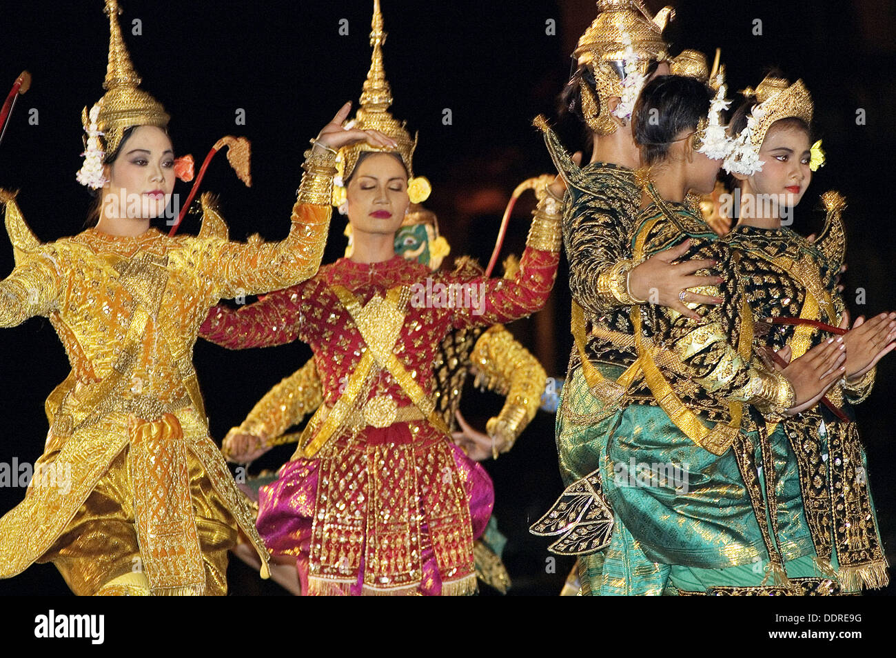 Khmer version of the Ramayana epic by Cambodian Royal Ballet. Masqued theater. ´Les Nuits d´Angkor´, performance of a piece Stock Photo