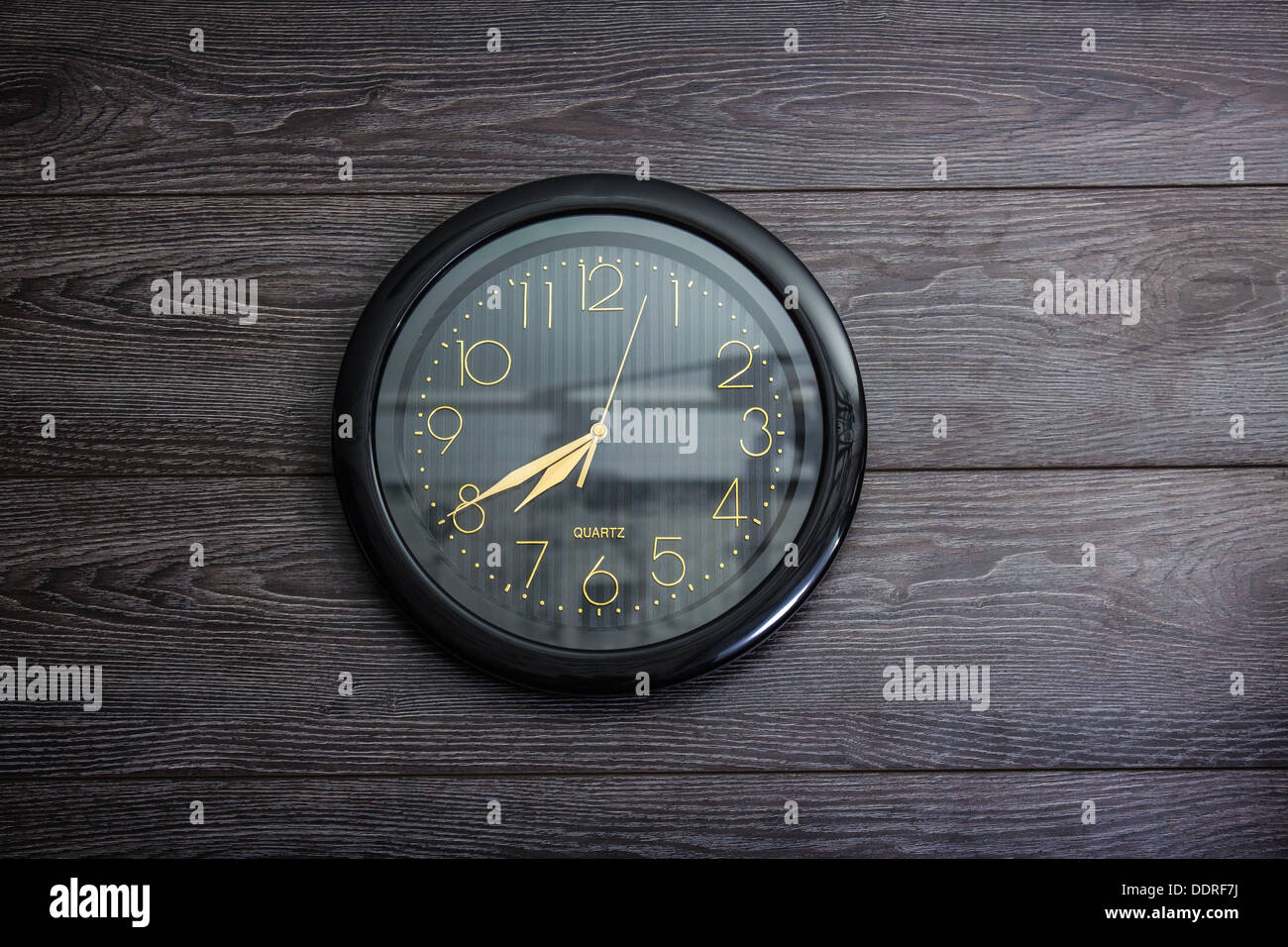 Clock face gold black hi-res stock photography and images - Alamy