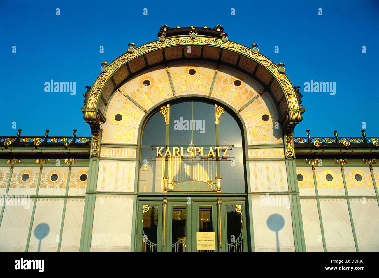 Art nouveau (´Jugendstil´) Karlsplatz subway station, architect Otto Wagner. Vienna. Austria Stock Photo