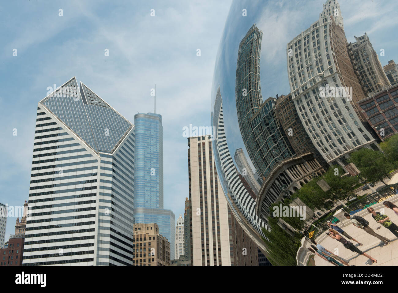 Reflection of buildings on Cloud Gate sculpture, Millennium Park ...