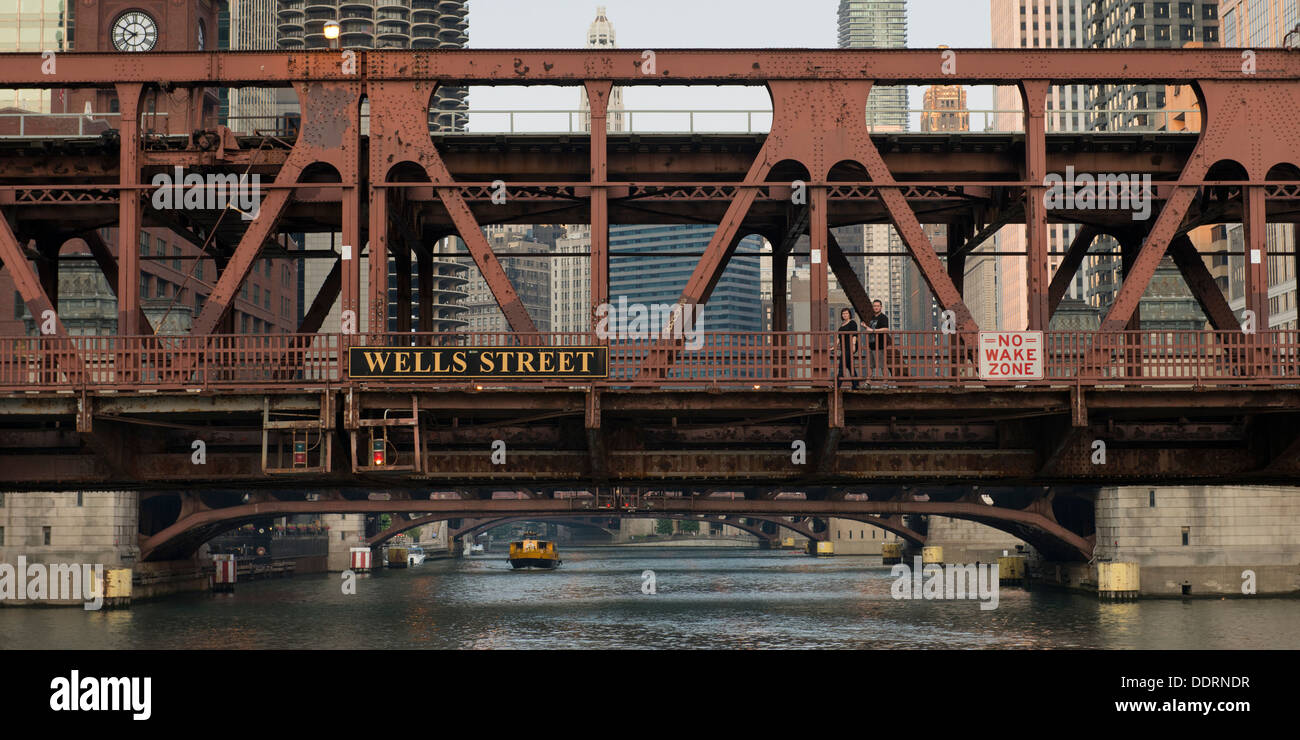 Wells Street Bridge over a river, Chicago River, Chicago, Cook County