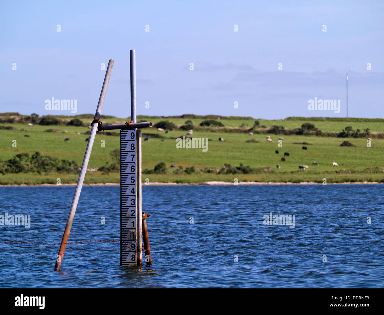 Depth gauge at Dozmary Pool, Bodmin Moor Cornwall UK Stock Photo - Alamy