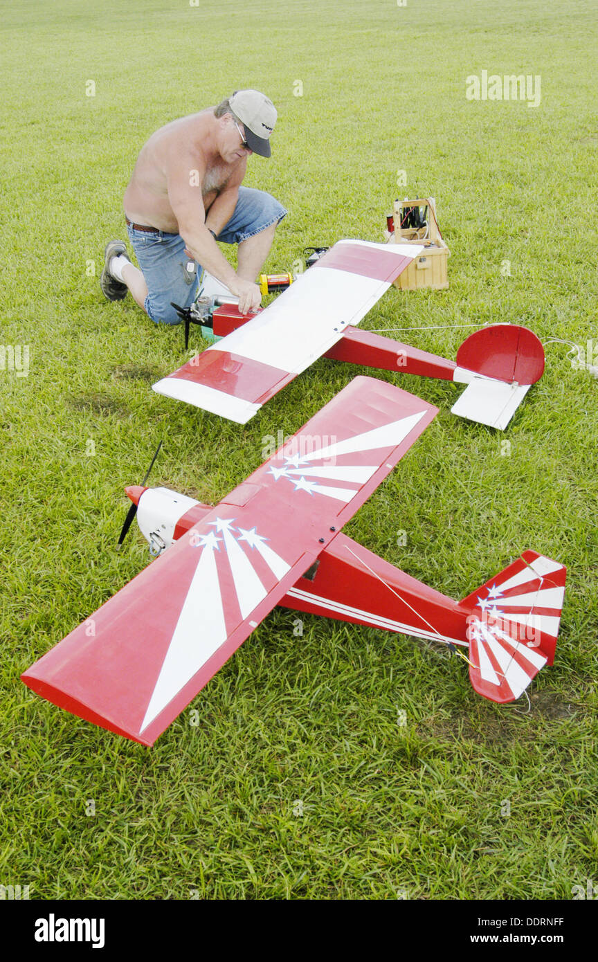 Making a model aircraft hires stock photography and images Alamy