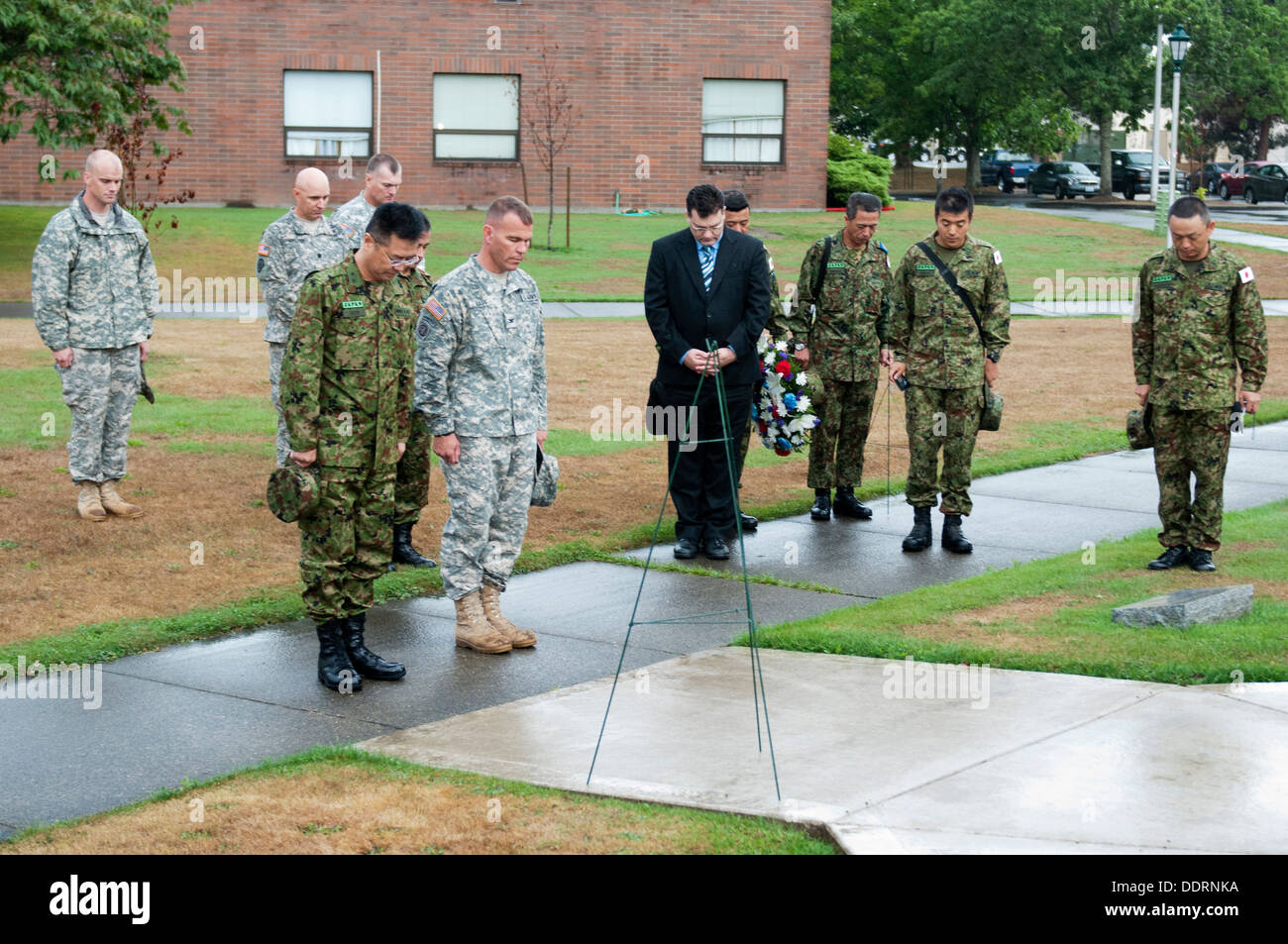 Maj. Gen. Omori (left), deputy commanding general, 4th Division, Northern Army, Japanese Ground Self-Defense Force, bows his head in a moment of silence alongside Col. Hugh D. Bair, commander, 3rd Stryker Brigade Combat Team, 2nd Infantry Division, at a w Stock Photo