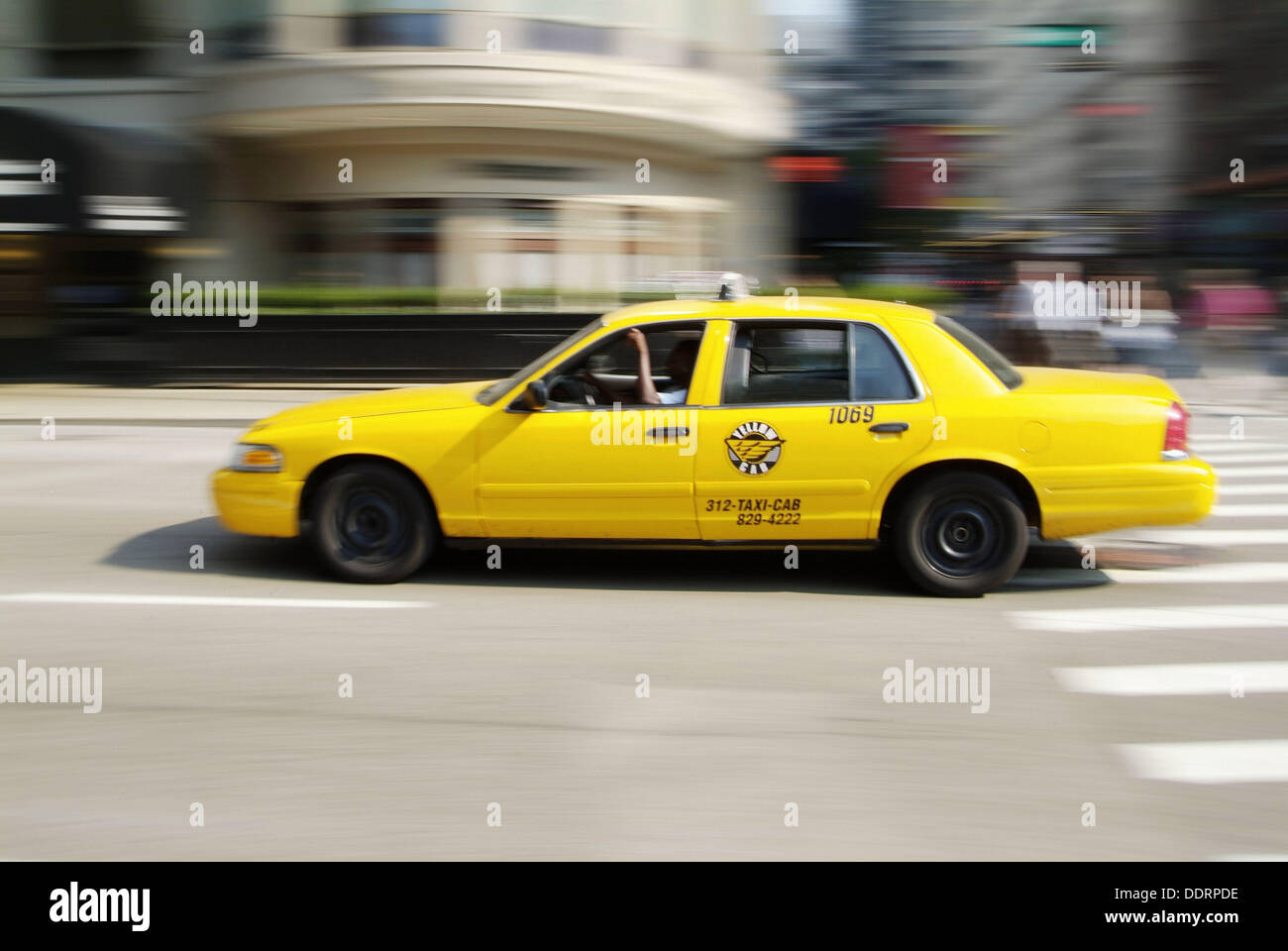 Taxi cabs provide transportation for travelers to Chicago, Illinois