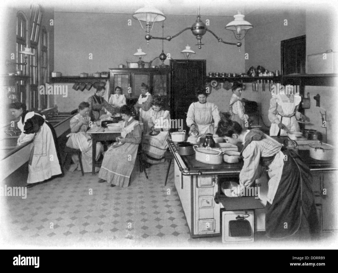 household, domestic science school, cooking lesson at the culinary and domestic science school Hedwig Heyl, Berlin, Berlin, circa 1910, Additional-Rights-Clearences-Not Available Stock Photo