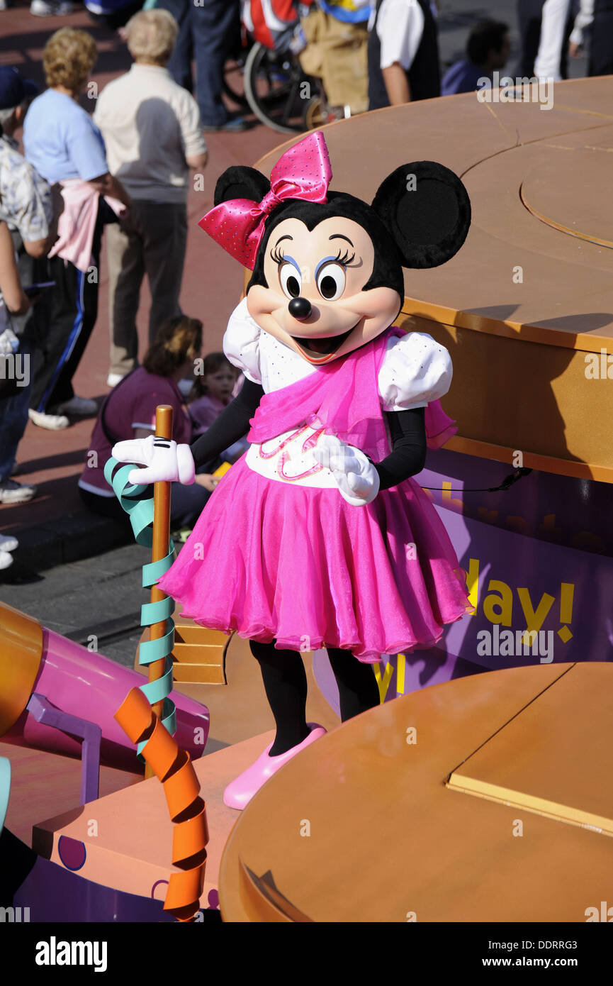 Minnie Mouse on Float in Parade at Walt Disney Magic Kingdom Theme Park ...