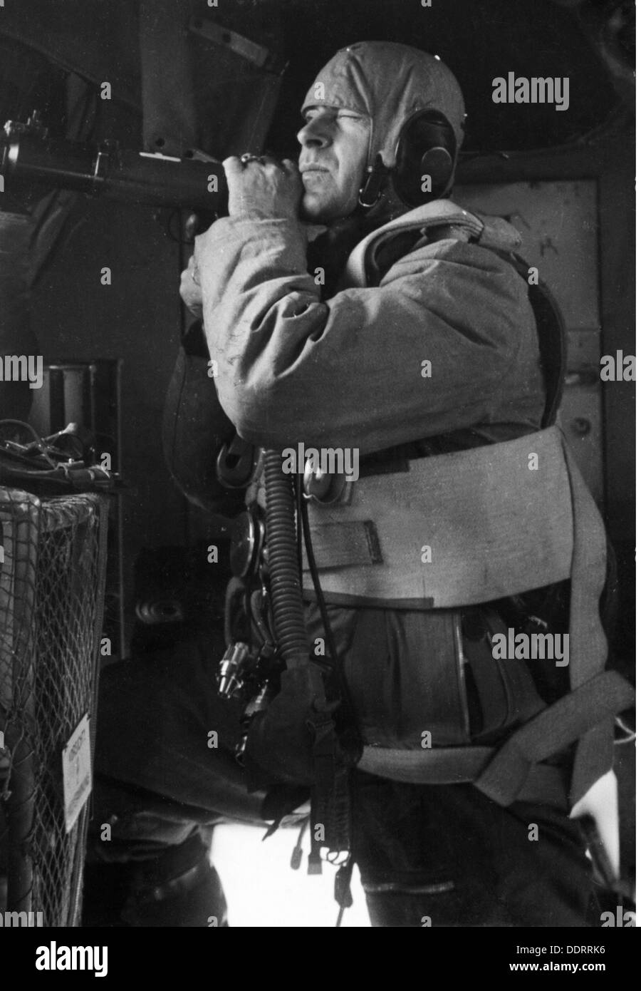 Second World War / WWII, propaganda, Germany, war correspondent of the Luftwaffe (German Air Force) Georg Schödl at a machine gun in a Heinkel He 111 bomber, France, August 1940, Additional-Rights-Clearences-Not Available Stock Photo