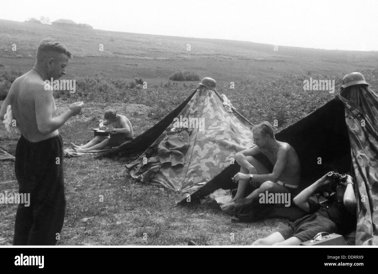 Second World War / WWII, propaganda, Germany, war correspondents of the 3rd Air Force War Correspondent Company, bivouac near Dukhovshchina, Russia, July 1941, Additional-Rights-Clearences-Not Available Stock Photo