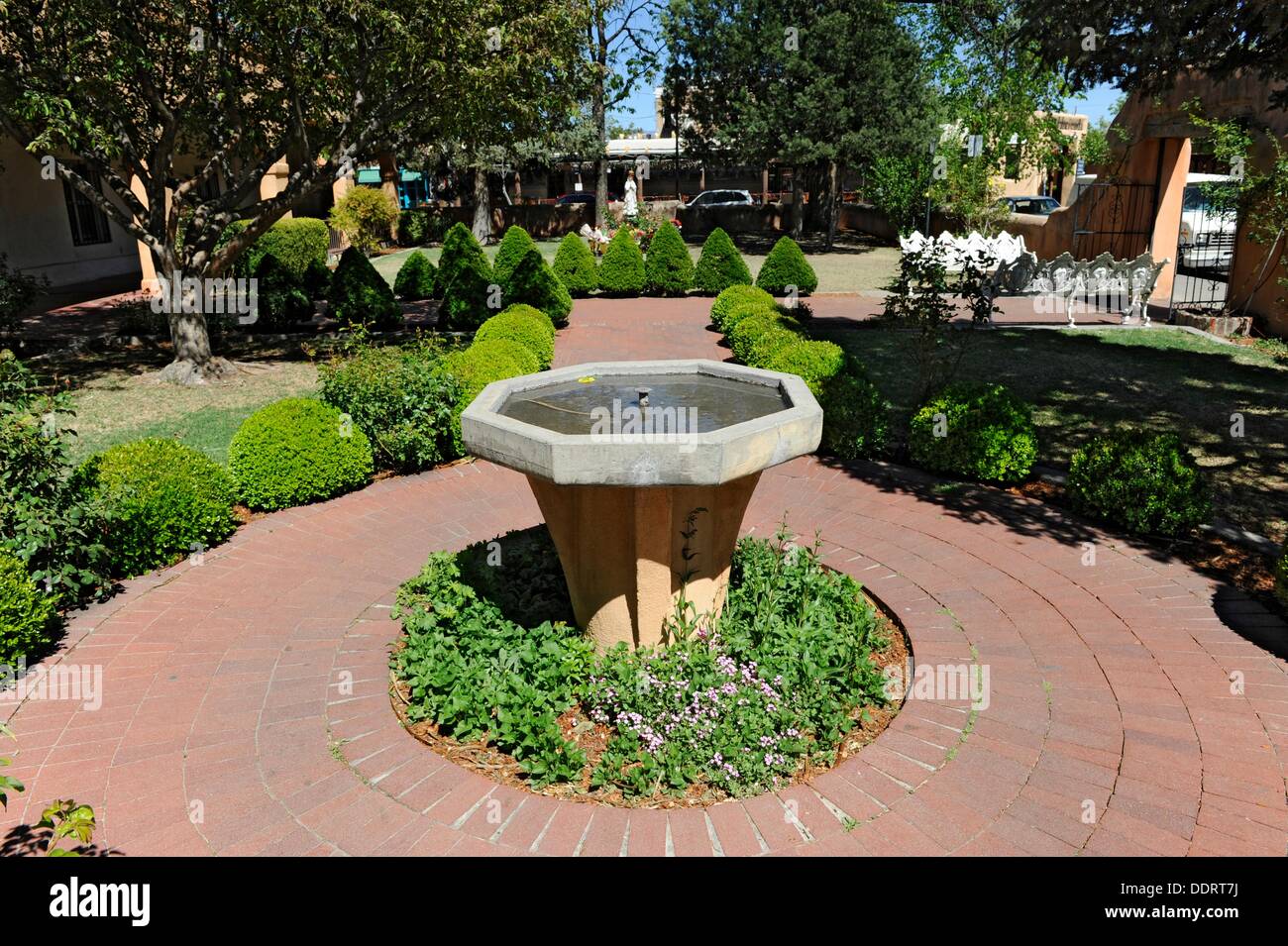 Fountain in Old Town Albuquerque New Mexico Stock Photo Alamy