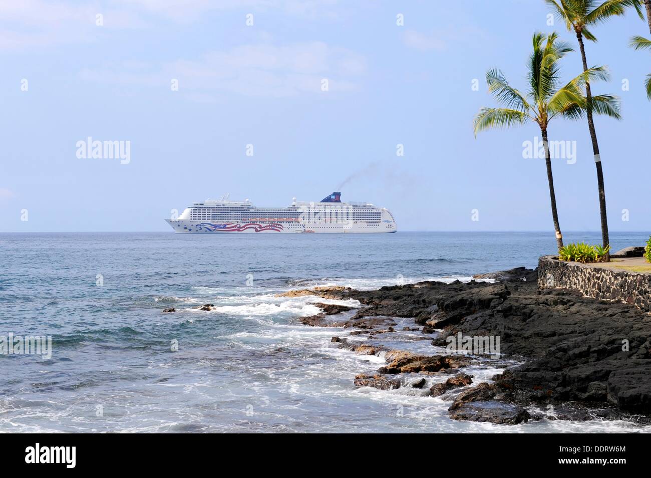 Cruise Ship Kailua Kona Hawaii Tendered Boat Pacific Ocean Stock Photo Alamy