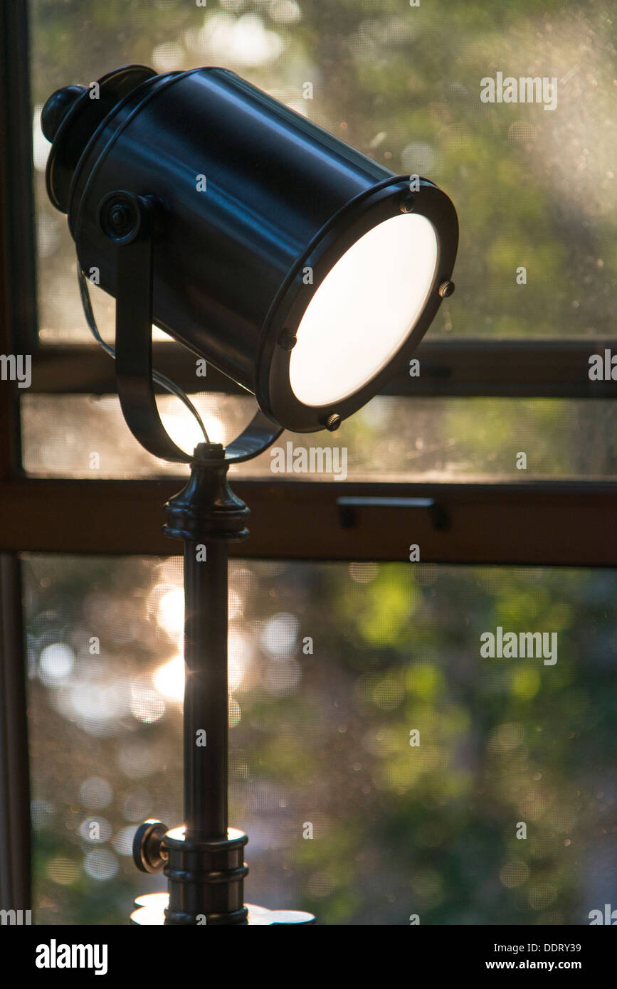 Stage single spotlight hires stock photography and images Alamy