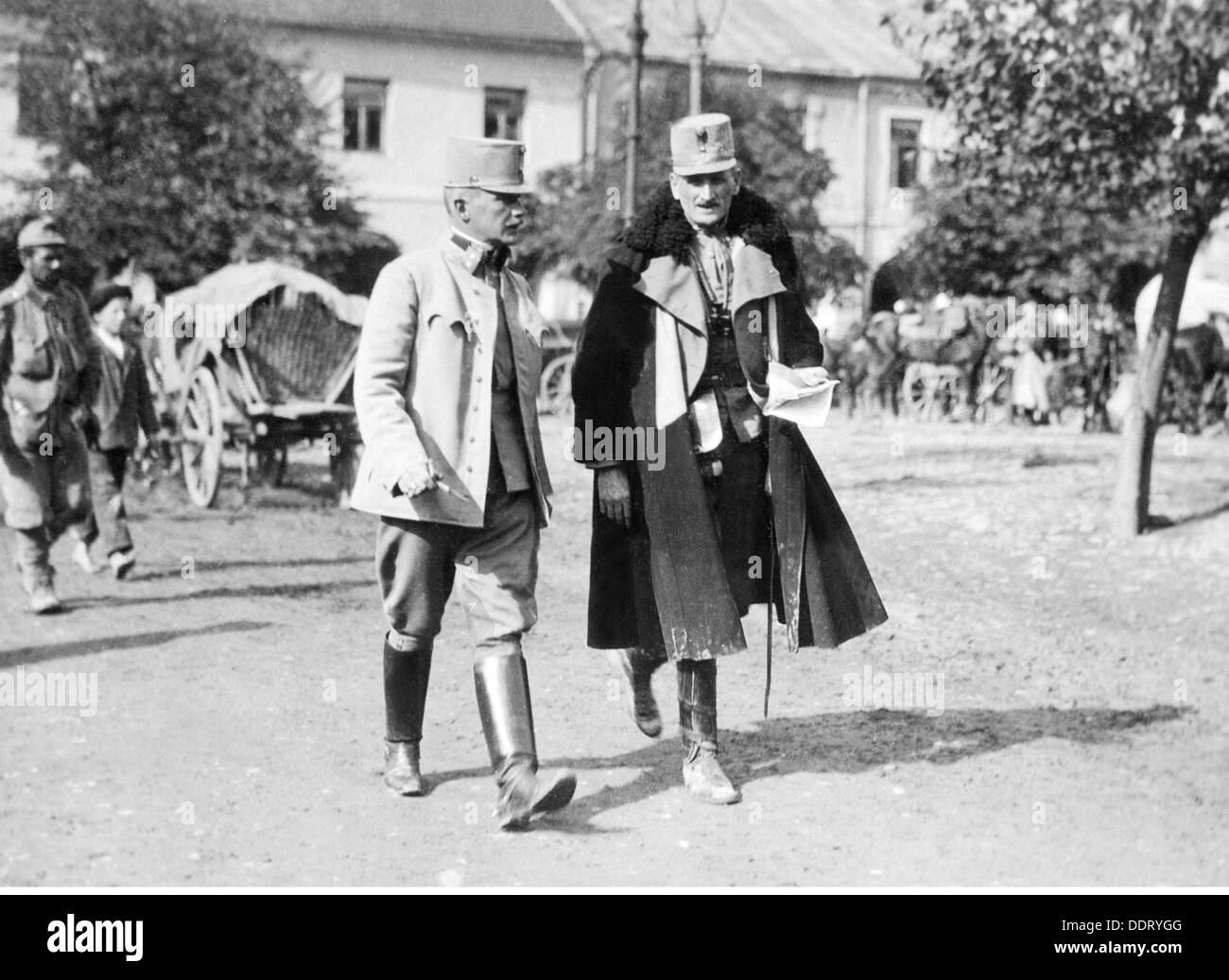 Boroevic von Bojna, Svetozar, 13.12.1856 - 23.5.1920, Austro-Hungarian general, commander of the VI Army Corps 26.9.1909 - 3.9.1914, full length, at the marketplace of Krosno, Poland, mid 1914, Stock Photo