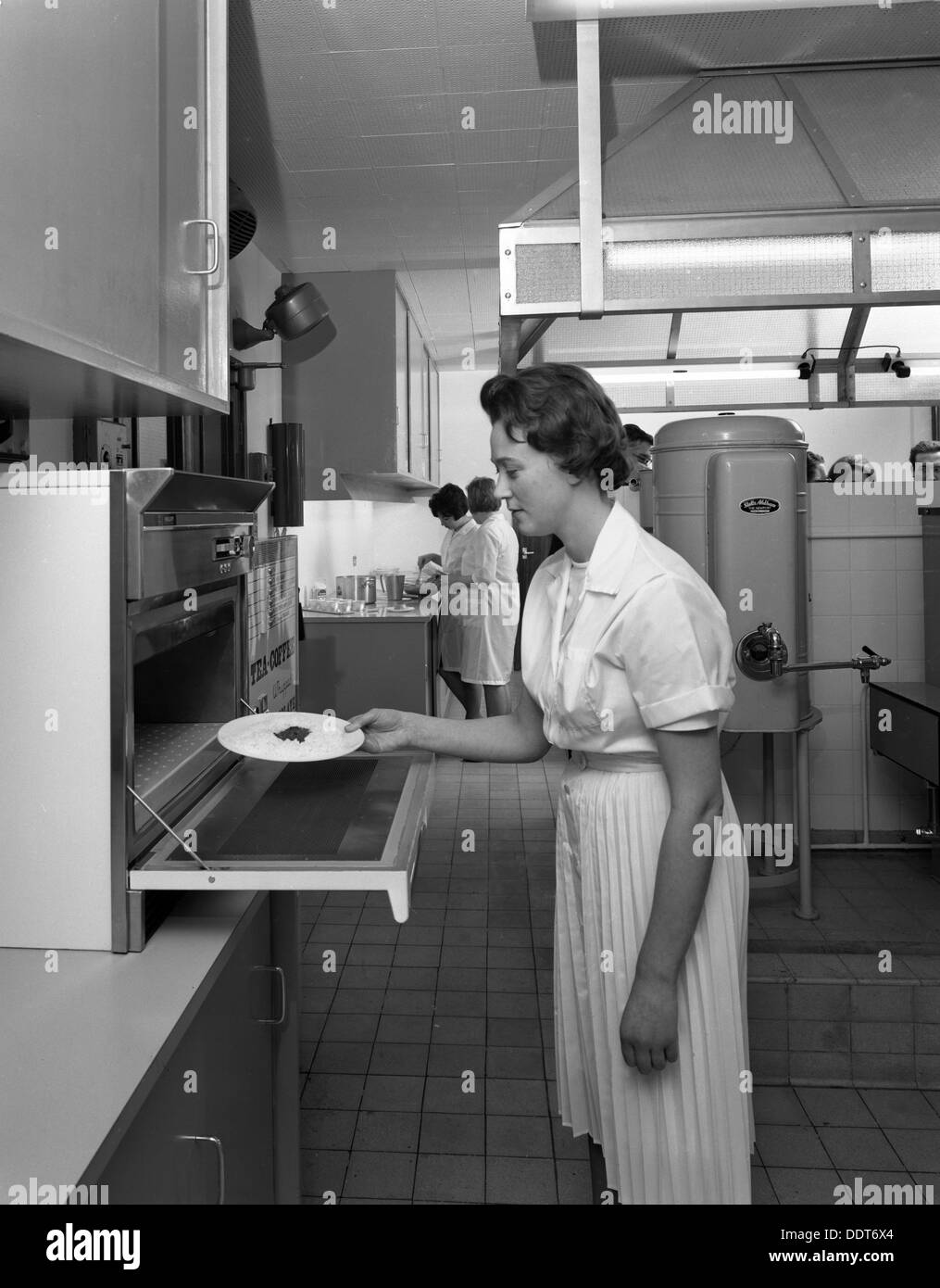Experimental catering kitchen, Batchelors Foods, Sheffield, South Yorkshire, 1966. Artist: Michael Walters Stock Photo