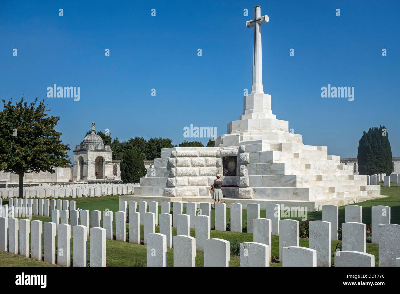Cross of Sacrifice at Tyne Cot Cemetery of the Commonwealth War Graves Commission for WWI British soldiers, Flanders, Belgium Stock Photo