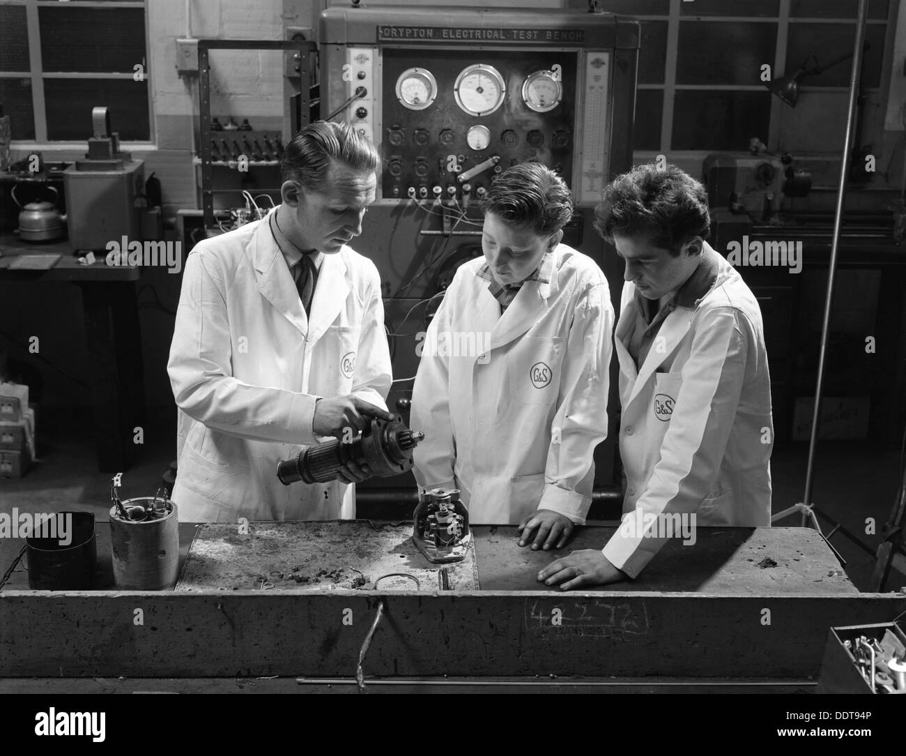 Training apprentices, Globe & Simpson auto electrical Nottingham, Nottinghamshire