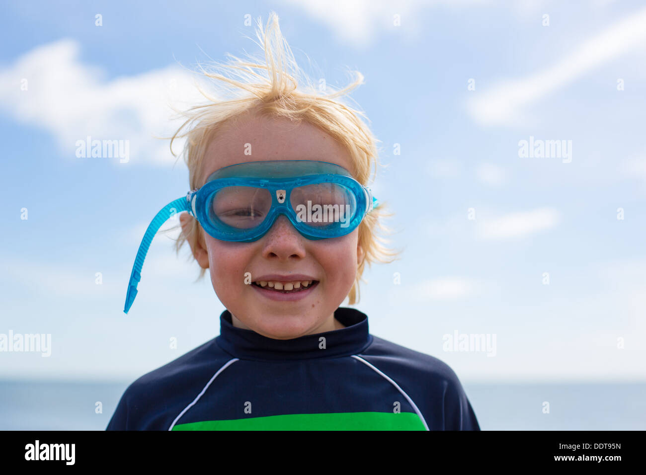 Wearing goggles hires stock photography and images Alamy