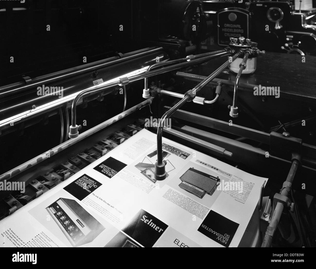 Cylinder printing press hires stock photography and images Alamy