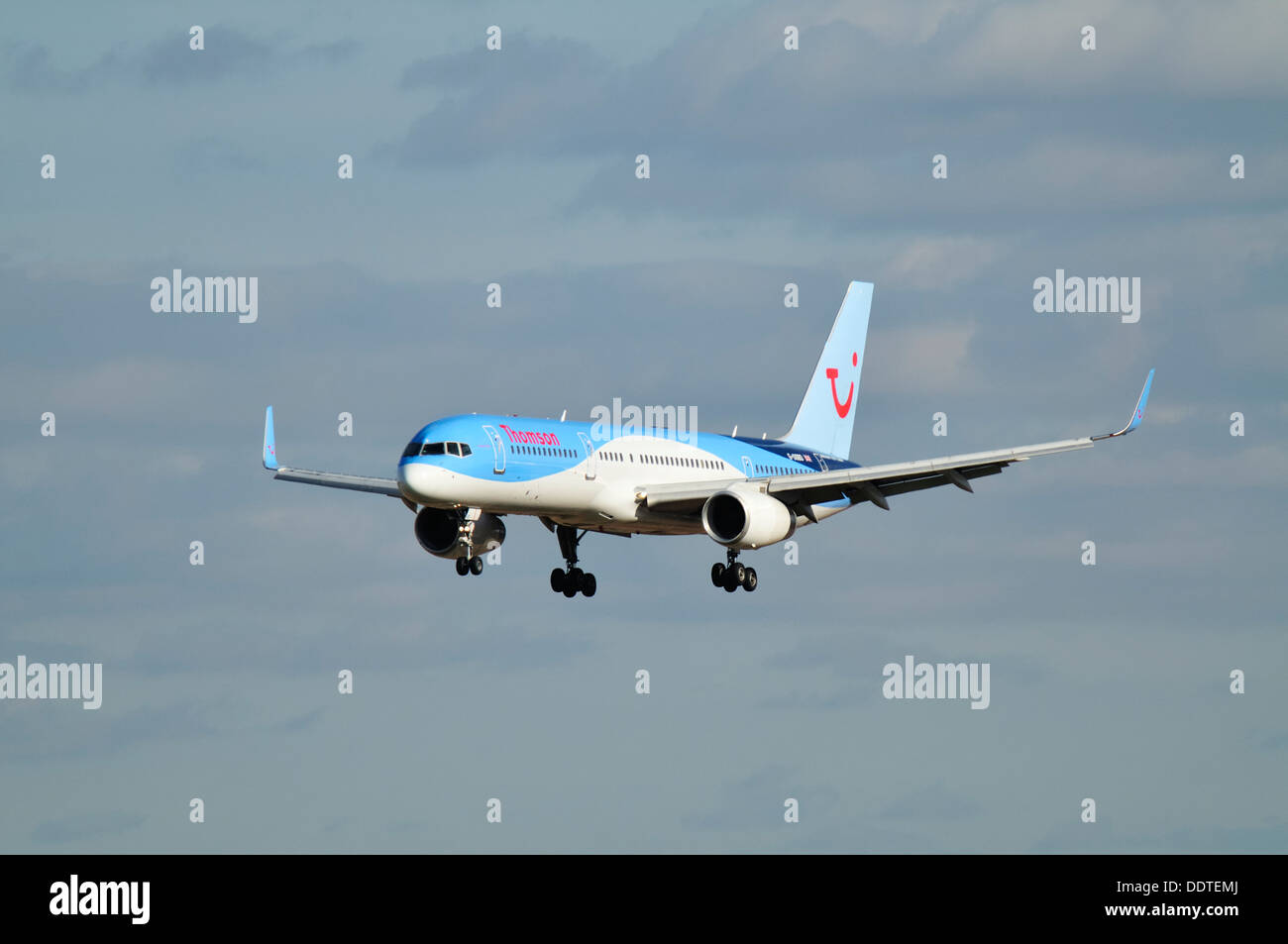 Thomson Boeing 757 aircraft on approach to land at Birmingham International Stock Photo