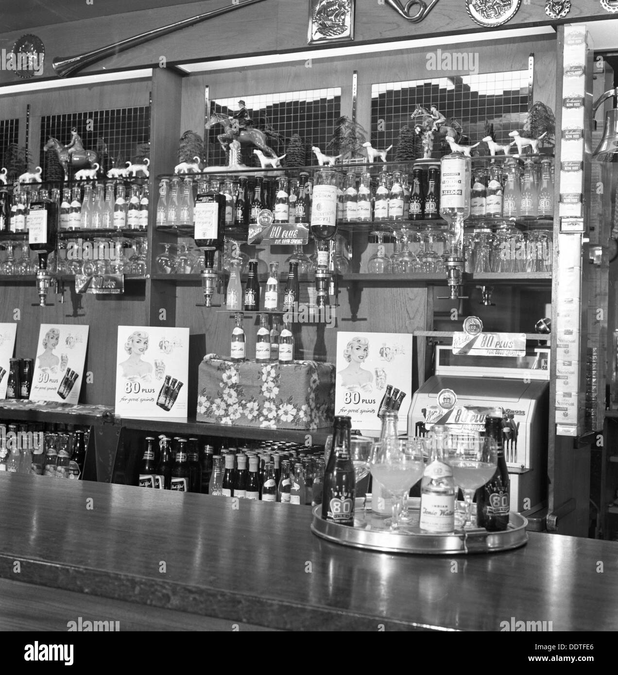 Bar cavalier pub ravenfield near hi-res stock photography and images ...