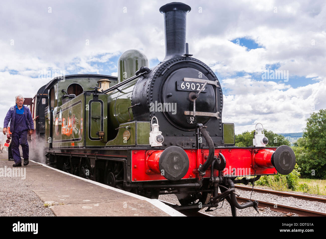 A steam train engine at the Bedale Station on the Wensleydale Railway