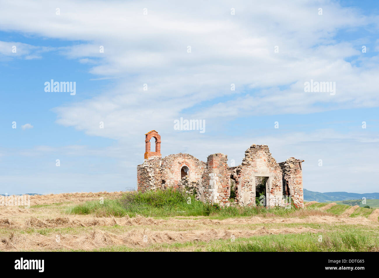 Abandoned and ruined Farmhouse in Tuscany Stock Photo