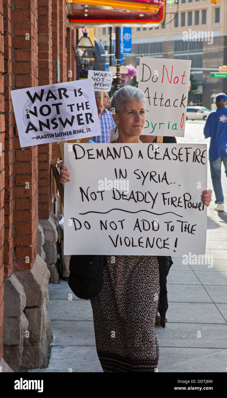 Detroit, Michigan. Opponents of war with Syria picket Congressman Gary Peters' Detroit office, asking him to vote against President Obama's plan to bomb Syria. Peters, a Democrat who plans to run for the Senate in 2014, says he is undecided. Credit:  Jim West/Alamy Live News Stock Photo