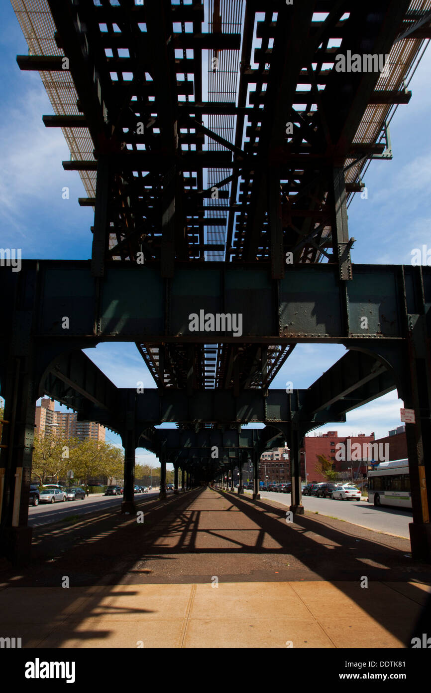 Elevated train new york hires stock photography and images Alamy
