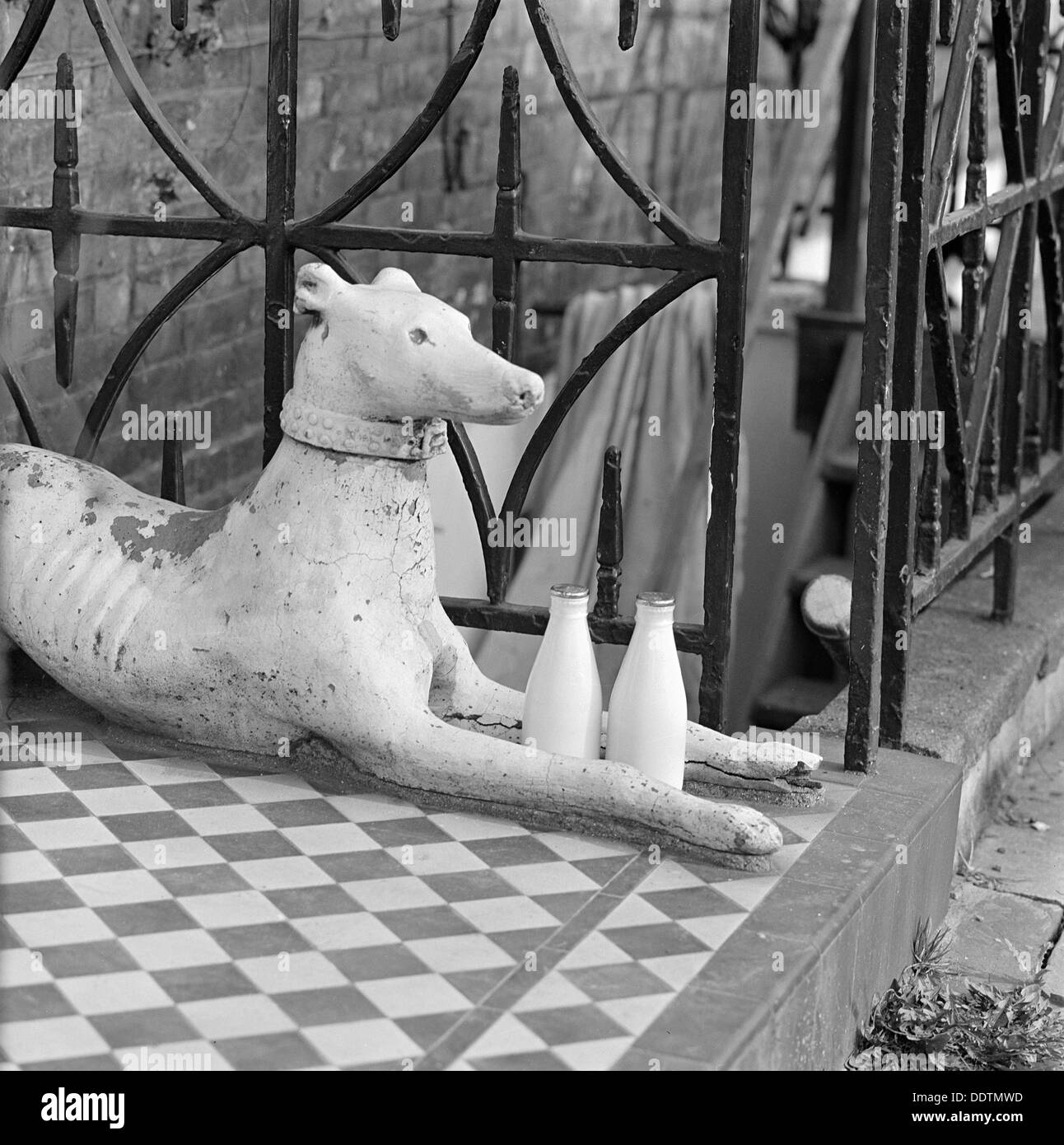 Stone greyhound and milk bottles, Duncan Terrace, Islington, London, 1962-1964. Artist: John Gay Stock Photo