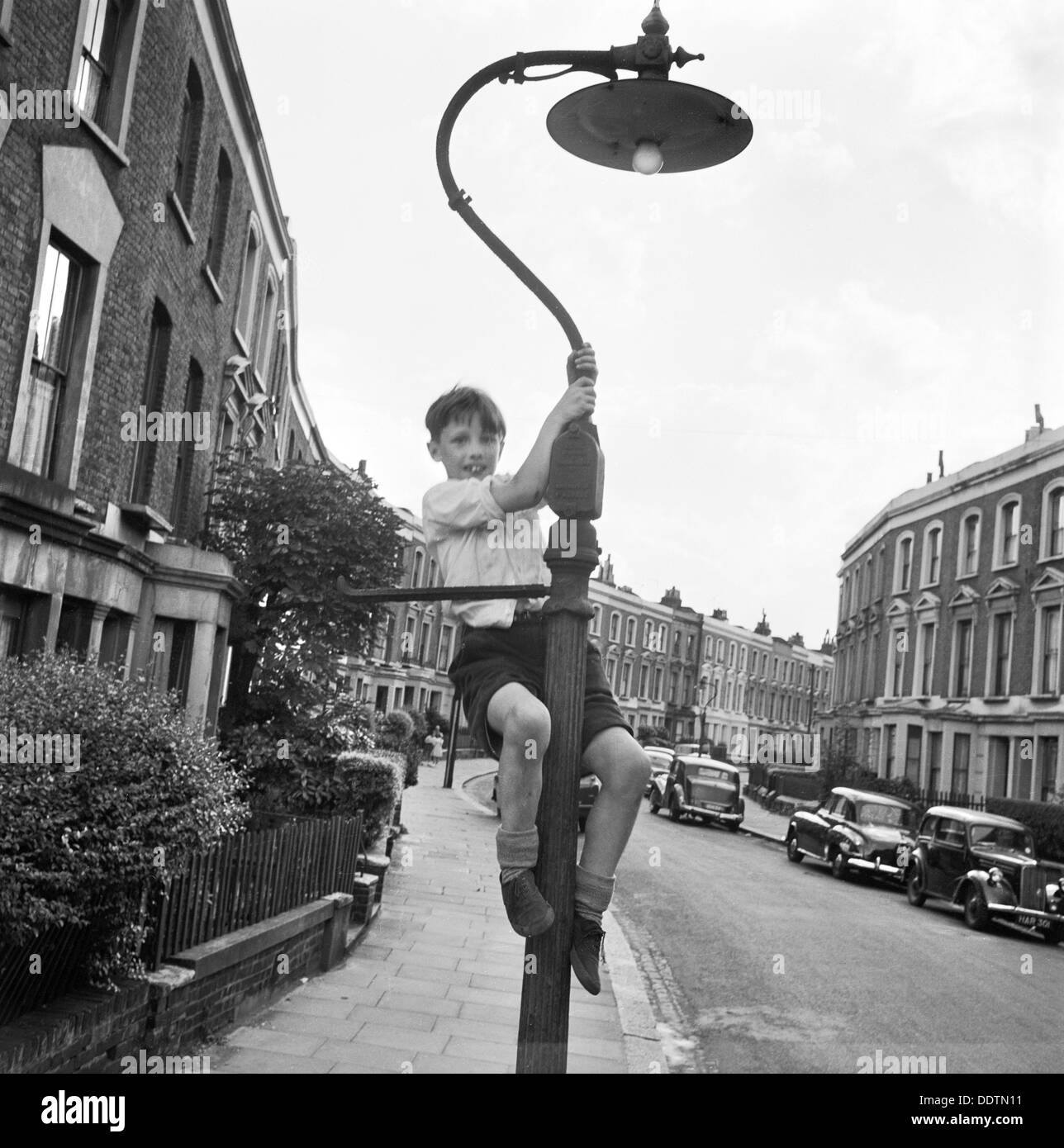 Lamppost 1960s hi-res stock photography and images - Alamy