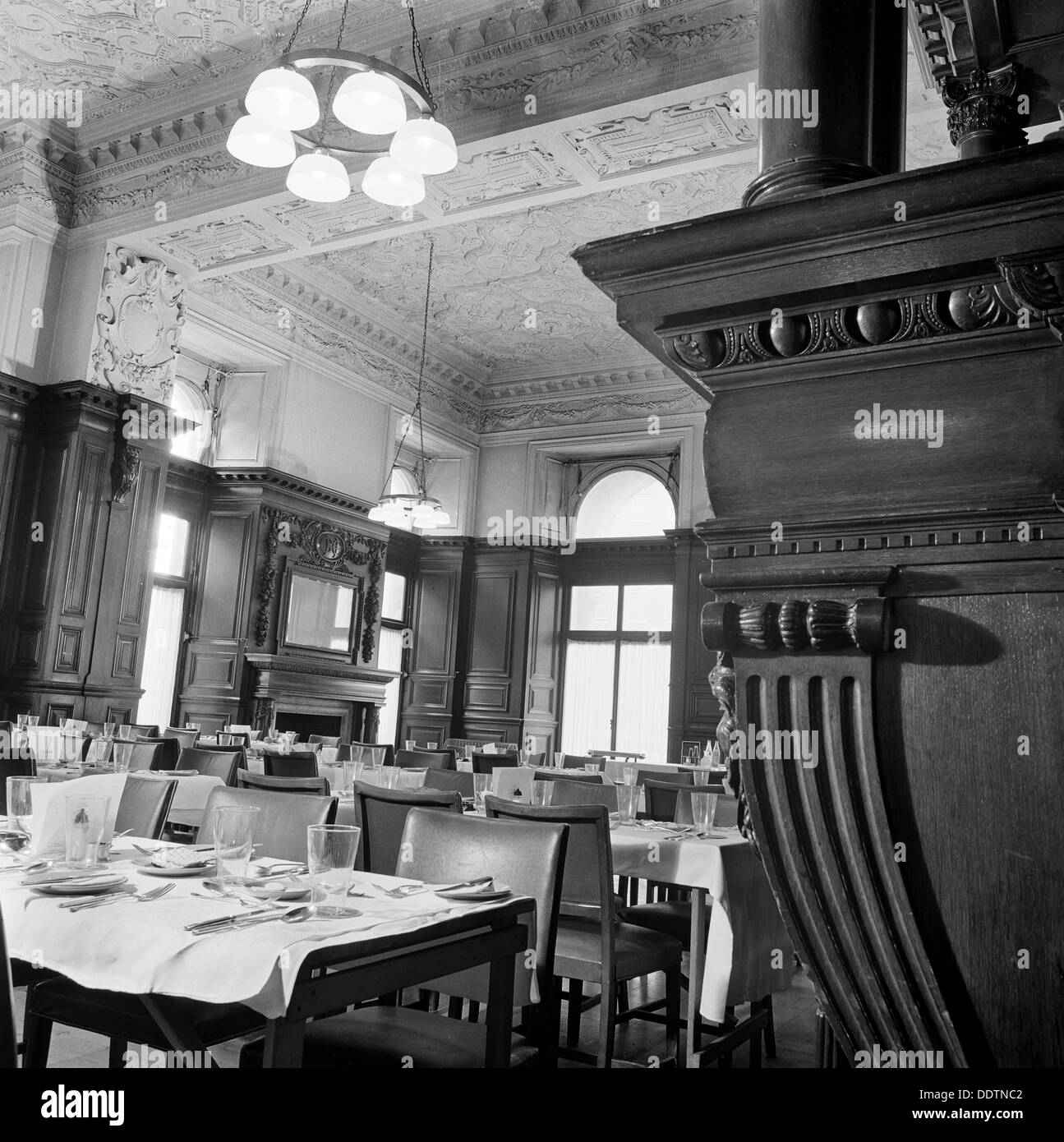 Dining room, Great Central Hotel, 222 Marylebone Road, London, 1970. Artist: John Gay Stock Photo