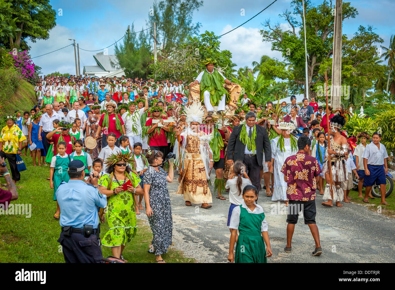 AITUTAKI - Makirau Haurua in traditional costume being carried on a throne during his investiture - Cook Islands, South Pacific Stock Photo