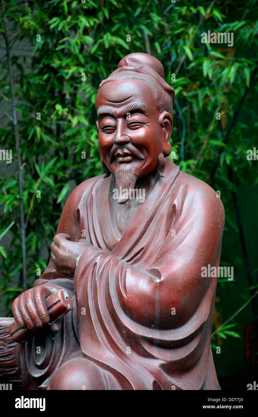 Statue of Chinese deity god Stock Photo Alamy
