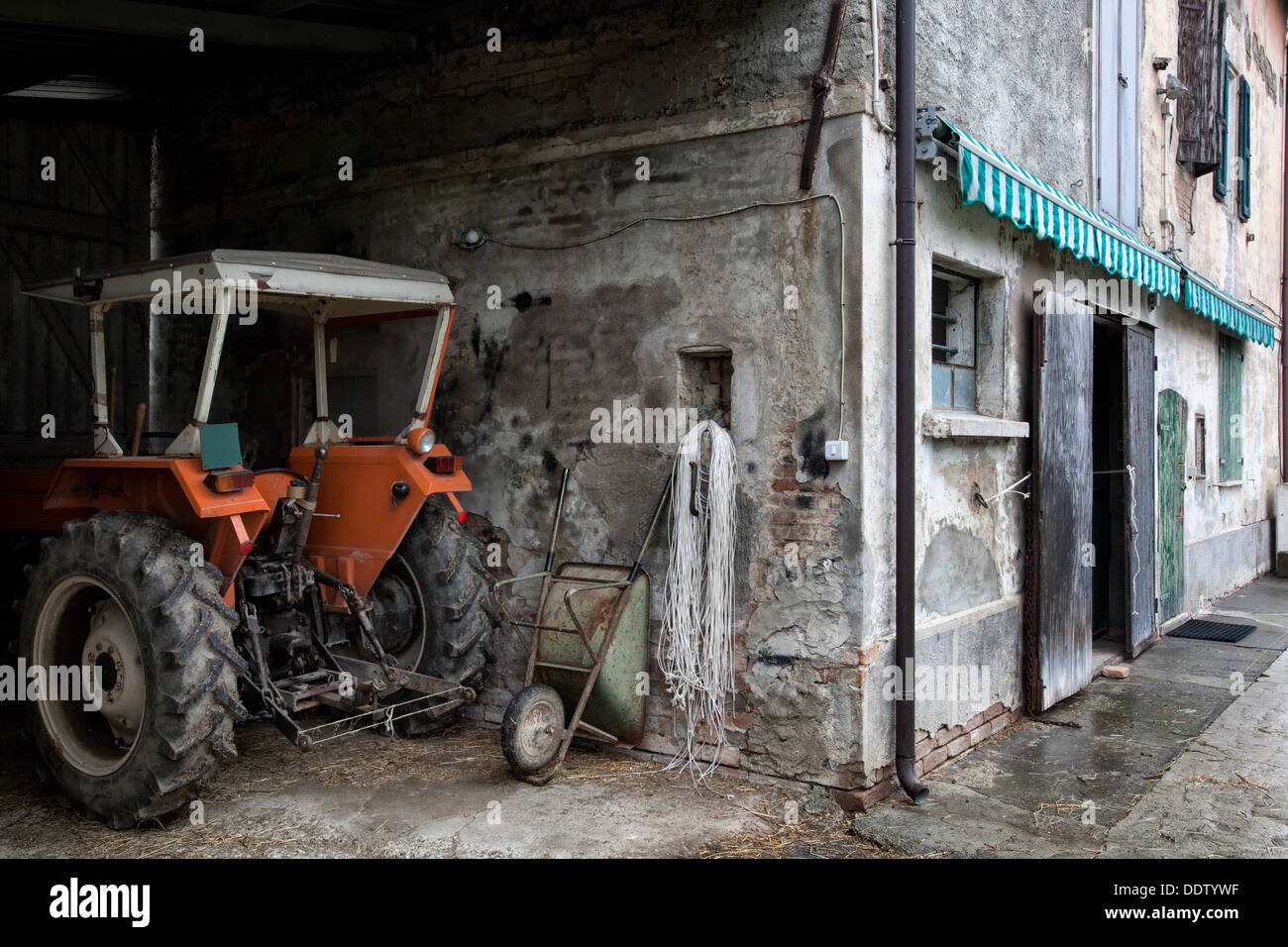 Tractor parked in barn hi-res stock photography and images - Alamy