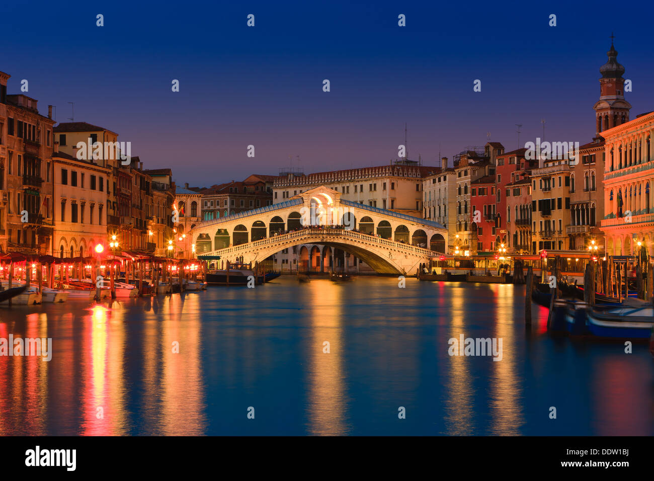 Rialto bridge and canal grande hi-res stock photography and images - Alamy