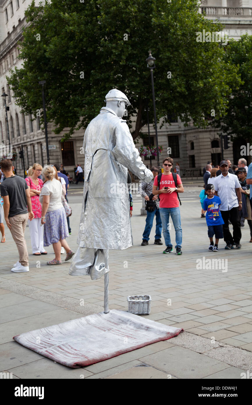 Living statue london hires stock photography and images Alamy