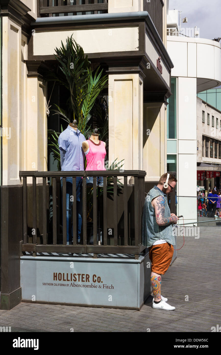 Hollister shop hi-res stock photography and images - Alamy