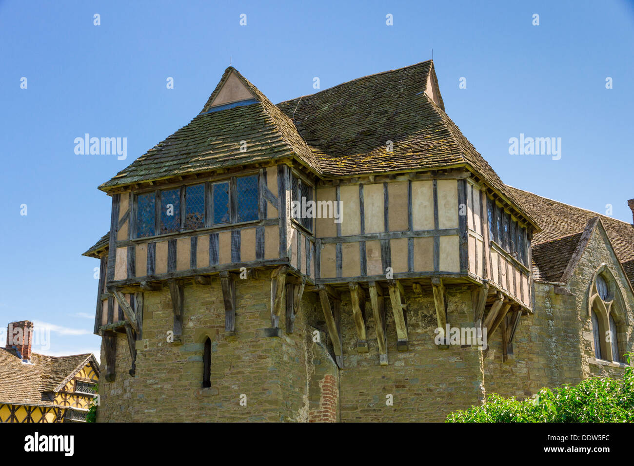 English fortified manor house hi-res stock photography and images - Alamy