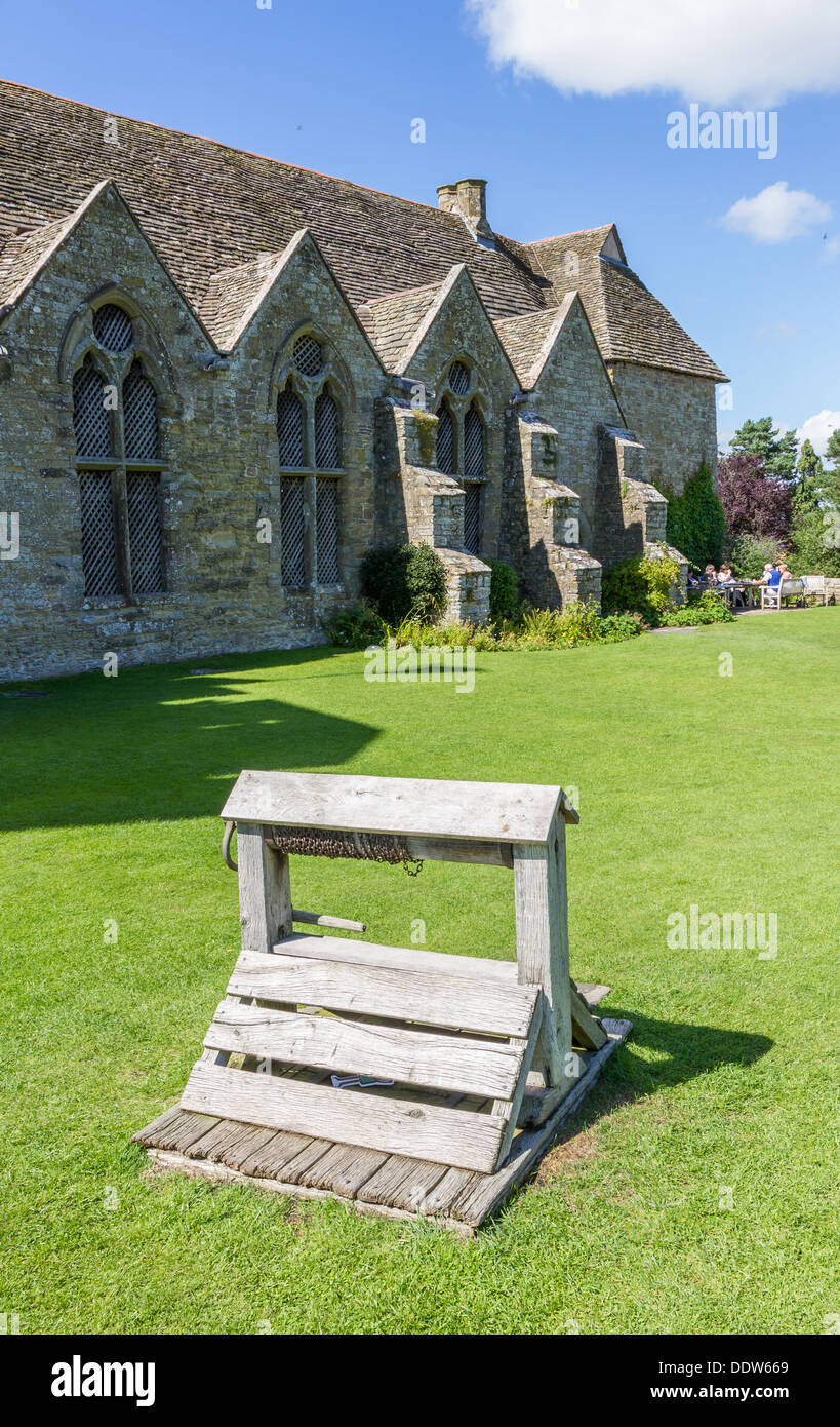 Medieval fortified manor house hi-res stock photography and images - Alamy