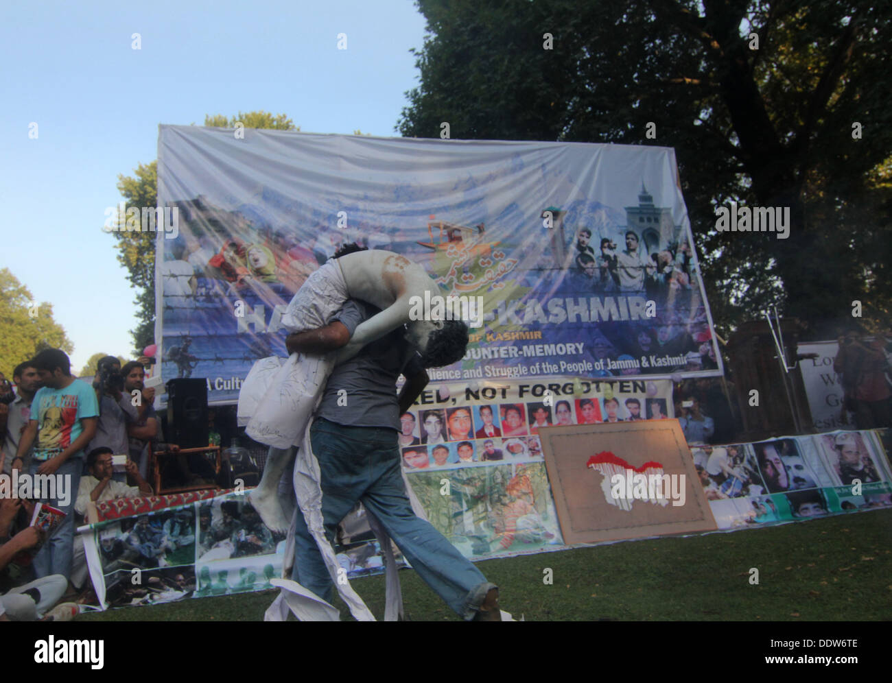 Srinagar Rappers Haqeeqat High Resolution Stock Photography and Images - Alamy