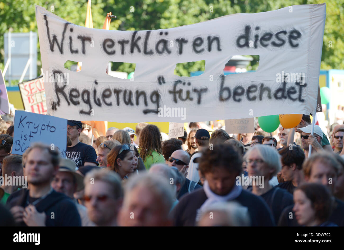 Acitivists demonstrate with posters and banners during the demonstration 'Freiheit statt Angst' (lit. 'Freedon instead of anxiety') for civil rights and data protection in Berlin, Germany, 07 September 2013. Photo: RAINER JENSEN Stock Photo