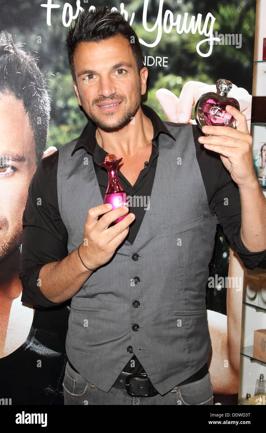 Northampton, UK. 7th Sep, 2013. Peter Andre's Fragrance Launch Signing